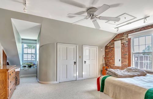 Parkside Apartamento | The Walker House. One of a kind stay in Portland's West End, Walker's Paradise!