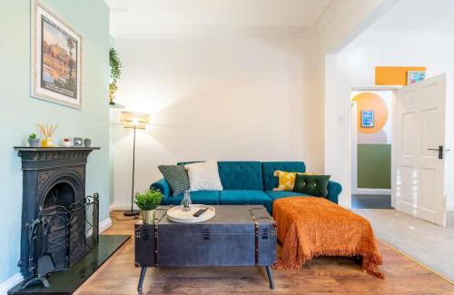 Splott Casa | The Wanderer - Lovely 3bd House - upto 10 guests.