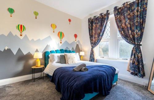 Splott Casa | The Wanderer - Lovely 3bd House - upto 10 guests.