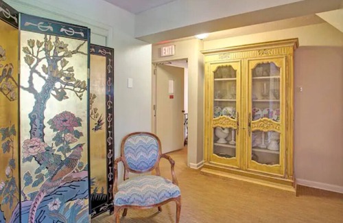 Jamestown Cama Y Desayuno | The Warner Room at The Oaks Hotel-Queen Bed