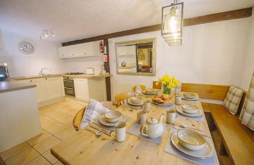 Devon Cabaña | The Warren - Dog friendly cottage sleeping 7