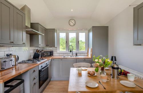 Abbess Roding Casa | The Warren