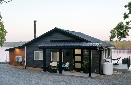 Frontenac Casa | The Water's Edge-A Modern Waterfront Cottage Rental