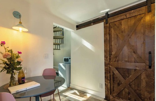 Petaluma Apartamento | The Water Tower on 7th Street