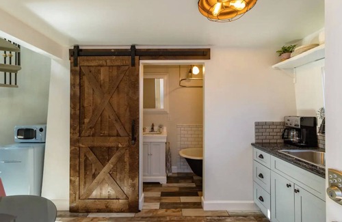 Petaluma Apartamento | The Water Tower on 7th Street