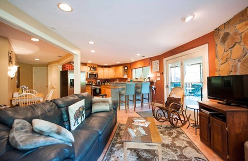Pendleton Casa | EL PASEO DE LA CASCADA Y EL RETIRO DE LAS COLINAS, DORMIR 12+, 4BR * 2BA