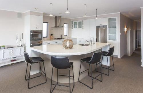 New Plymouth Villa | The Waterfront Escape - with panoramic sea views