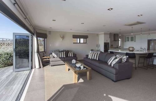 New Plymouth Villa | LA ESCAPE FRENTE AL AGUA - PRIMERA POSICIÓN CON LAS VISTAZAS DE WOW FACTOR