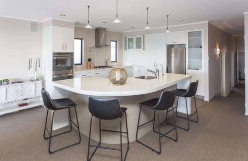 New Plymouth Villa | LA ESCAPE FRENTE AL AGUA - PRIMERA POSICIÓN CON LAS VISTAZAS DE WOW FACTOR
