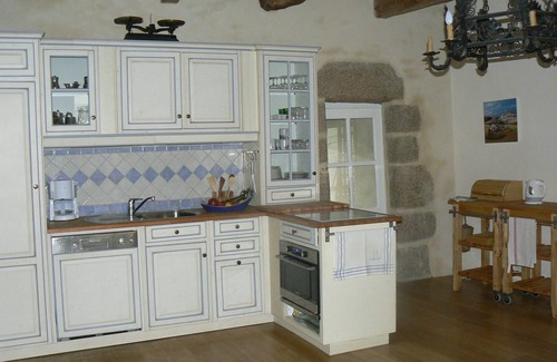 Le Conquet Casa | La Maison des Seigneurs: pies en el puerto de Conquet frente a Ouessant