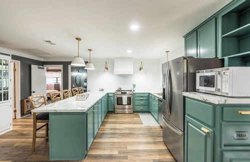 Higden Casa | The Waters Edge on Greers Ferry lake. Take a walk to personal pebble beach
