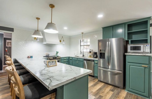 Higden Casa | The Waters Edge on Greers Ferry lake. Take a walk to personal pebble beach