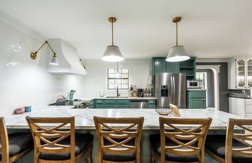 Higden Casa | The Waters Edge on Greers Ferry lake. Take a walk to personal pebble beach