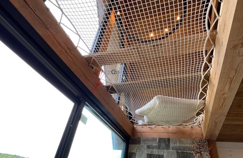 Utterson Cabaña | The Water’s Edge ** Unique Muskoka Treehouse **