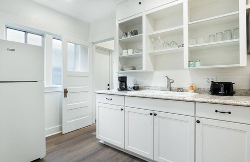Visalia Casa | The Watson Suite Near DT Visalia, SNP!