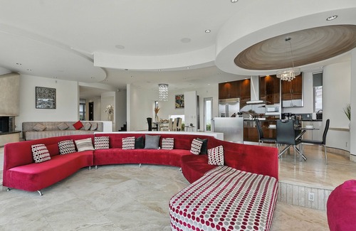 Roseville - Fleet Ridge Casa | The Wave House | Custom Gem w/Panoramic Views, Fire Pit, BBQ, Pool Table & Wraparound Balconies