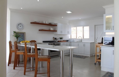 Jeffreys Bay Casa | @The Waves beach accommodation with sea and mountain views! 7 Bedrooms