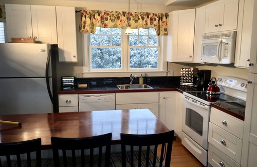 Jamestown Apartamento | Waves Carriage House Apartment