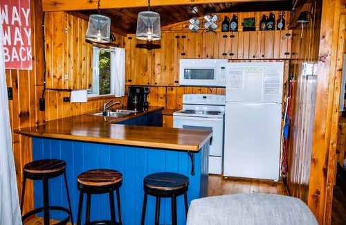 Tobermory Cabaña | The Way Way Back 3 bedroom waterfront cottage with private dock Tobermory