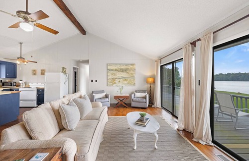 Hiawassee Casa | The Weathered Porch - by Chatuge Home Concierge Lakeside Retreat w/ Private Dock, Deck & Mountain Views