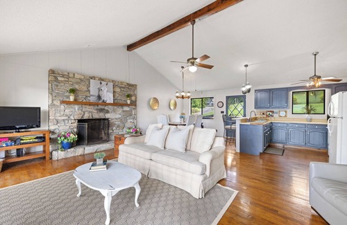 Hiawassee Casa | The Weathered Porch - by Chatuge Home Concierge Lakeside Retreat w/ Private Dock, Deck & Mountain Views