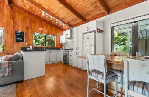 Onemana Casa | The Wee Bothy - Whangamata Holiday Home