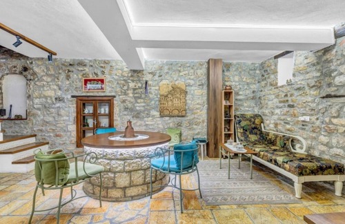 Berat Casa | The Well House - UNESCO