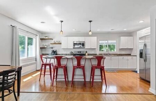 Norton Shores Casa | The Wendover