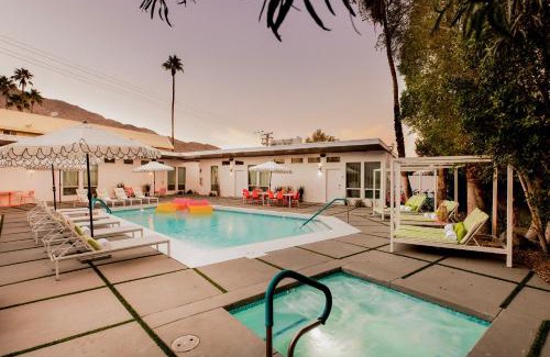 Tahquitz River Estates Hotel | The Wesley by AvantStay Mid-Century Modern Oasis with Pool