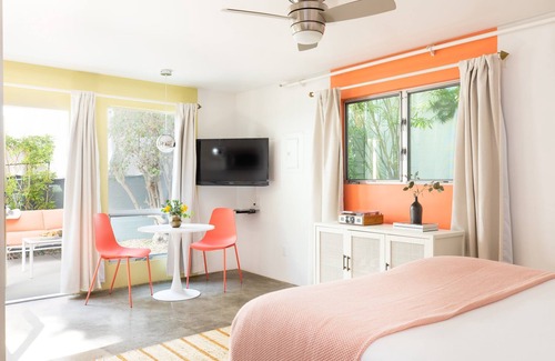 Tahquitz River Estates Hotel | Pintoresco y elegante Queen Studio at Wesley Hotel