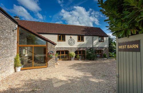 Wick Casa | The West Barn near Bath, sleeps 24 and 2 hot tubs