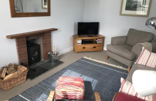 Paxton Casa | The West Lodge -dog friendly, cosy, Scottish Borders cottage
