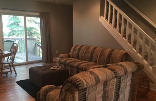 Lyons Casa | The West Ranch- Just off of I-90