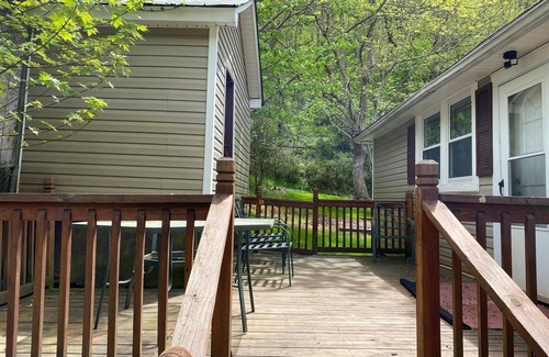 Northfork Casa | The West Virginia Way, The Bears Den