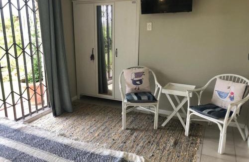 Pringle Bay Apartamento | The West Wing guest suite. Pringle Bay.