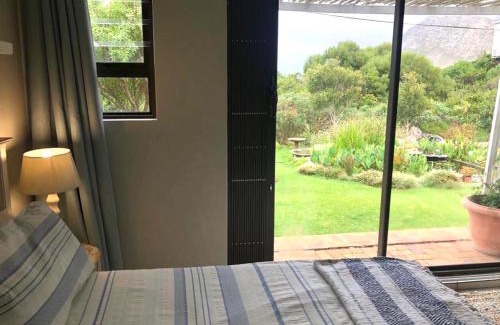 Pringle Bay Apartamento | The West Wing guest suite. Pringle Bay.