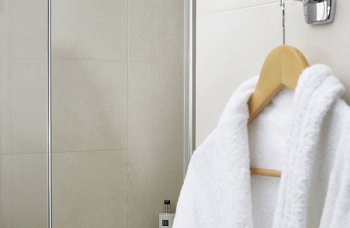Stratford and New Town Hotel | The Westbridge Hotel