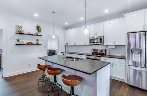 Ball Ground Casa | The Westchester - A modern bungalow 9-minute walk to downtown Ball Ground