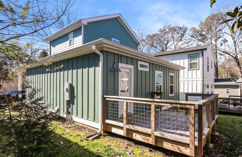 Ball Ground Casa | The Westchester - A modern bungalow 9-minute walk to downtown Ball Ground