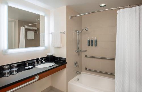 Seaport District Hotel | The Westin Boston Seaport District