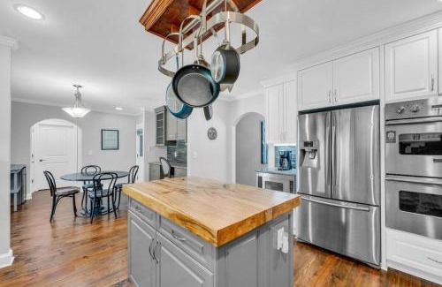 Athens Casa | The Wexford French Chateau w Pool