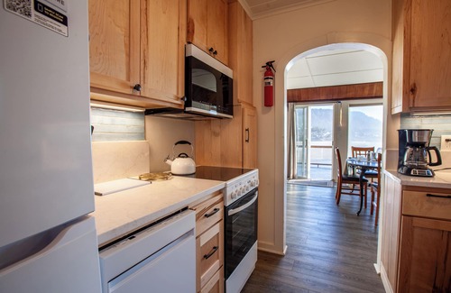 Yachats Casa | Las ballenas están migrando! Mira desde nuestra cubierta! ¡Camina a todo!