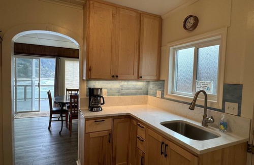 Yachats Casa | Las ballenas están migrando! Mira desde nuestra cubierta! ¡Camina a todo!