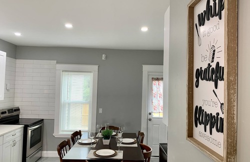 Niagara Falls Casa | The Wheel of Fortune Duplex-8BR Parking