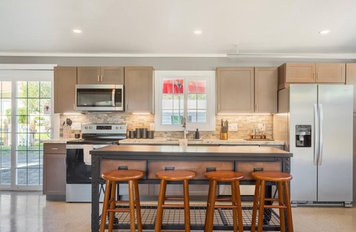 Fallbrook Casa | The Whiskey Cavern in Fallbrook