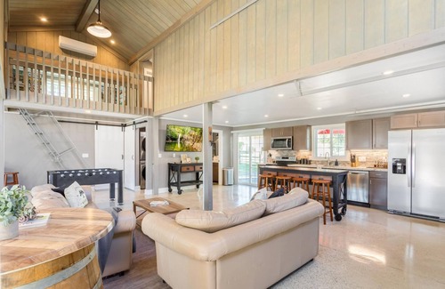 Fallbrook Casa | The Whiskey Cavern in Fallbrook