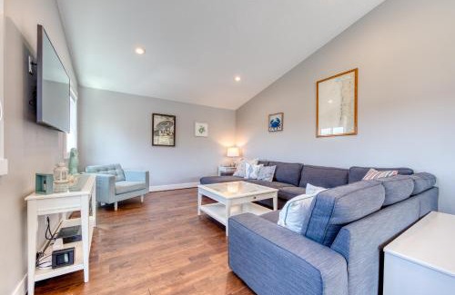 Rockaway Beach Casa | The Whistle Stop