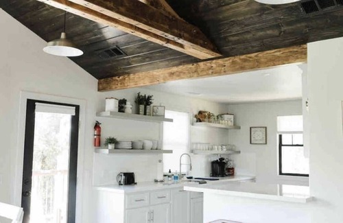 Julian Casa | The White Barn