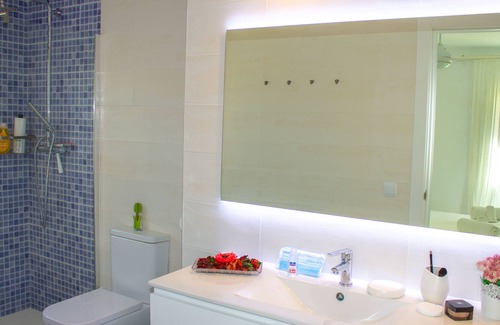 Cala Llombards Chalet De Esquí | The White Beach House (Cala Llombards)
