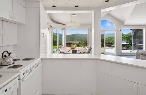 Whitingham Casa | The White Birches | Modern Home w/Lake Access